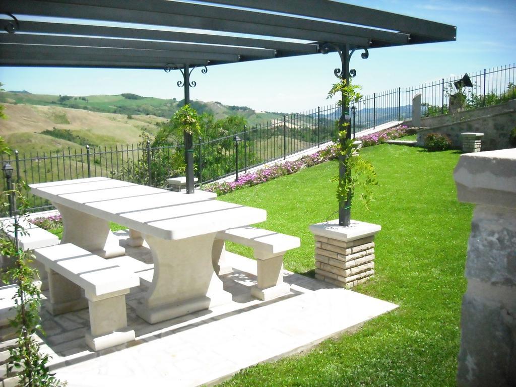 Belvilla By Oyo Graceful Apartment With Garden Petrella Guidi Exterior photo