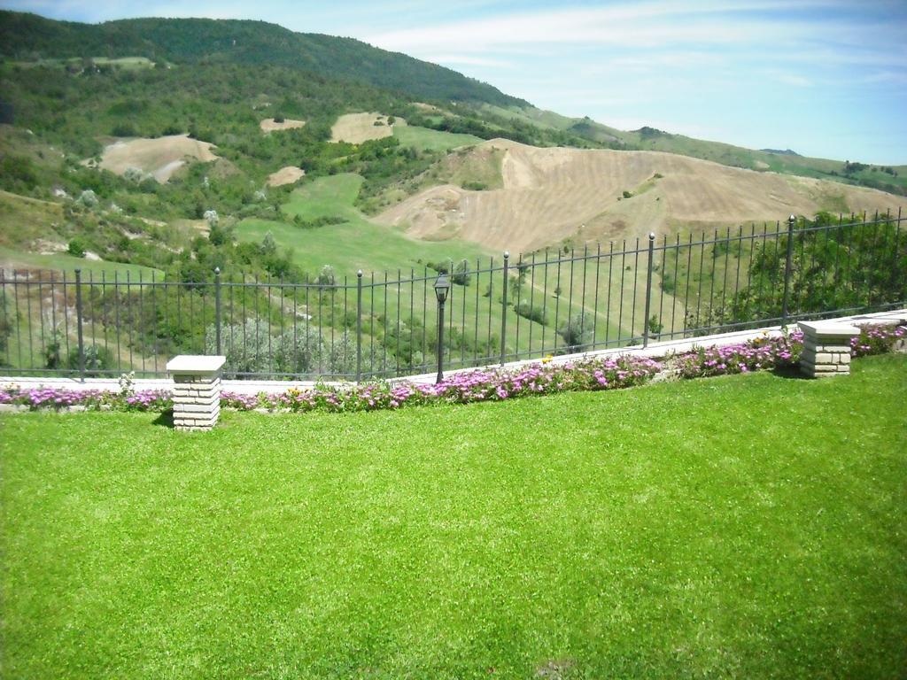 Belvilla By Oyo Graceful Apartment With Garden Petrella Guidi Exterior photo