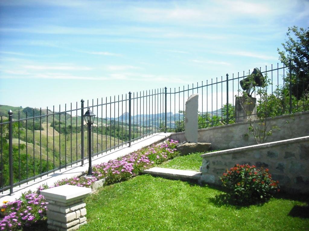 Belvilla By Oyo Graceful Apartment With Garden Petrella Guidi Exterior photo