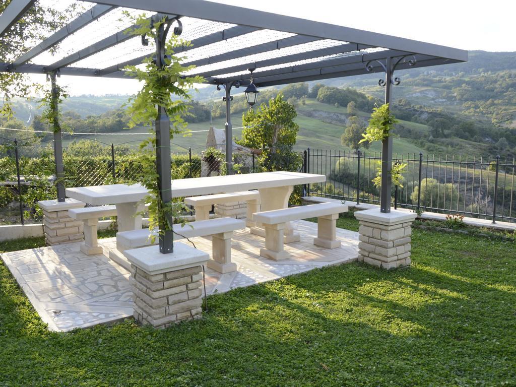 Belvilla By Oyo Graceful Apartment With Garden Petrella Guidi Exterior photo